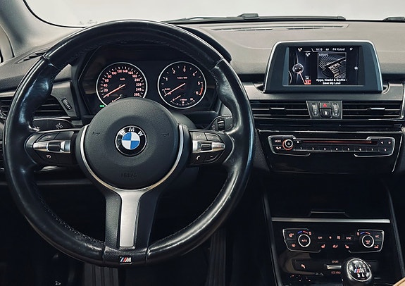 BMW 218d 10 of 12
