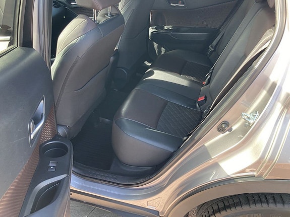 Toyota C-HR 8 of 11