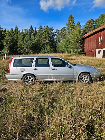 Volvo V70 7 of 8