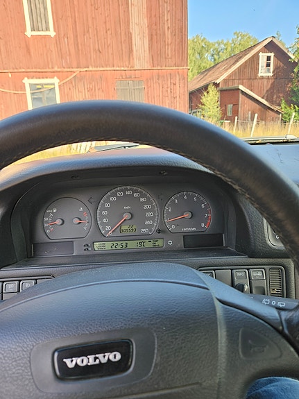Volvo V70 3 of 8