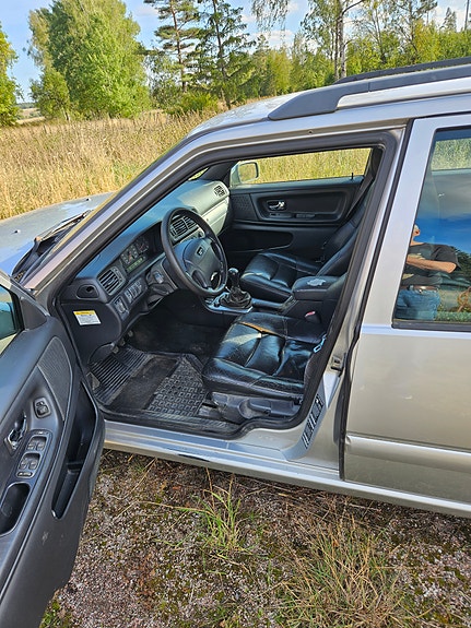 Volvo V70 6 of 8