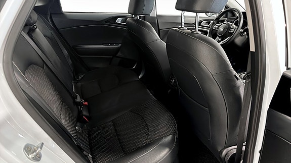 Kia Ceed 5 of 9