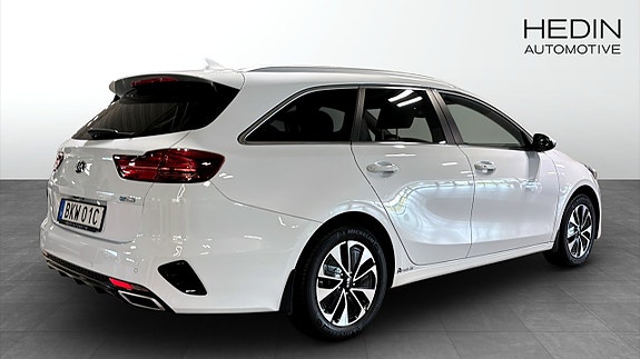 Kia Ceed 2 of 9