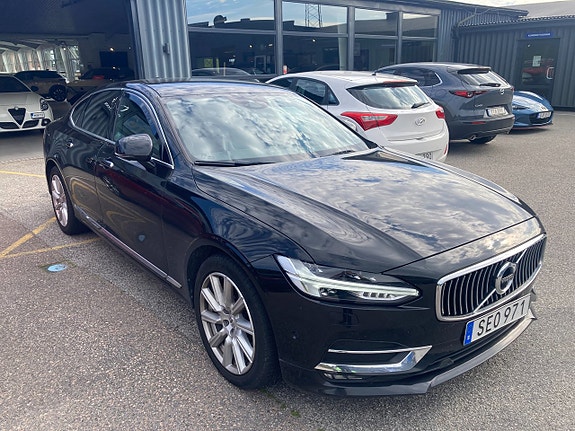 Volvo S90 2 of 15