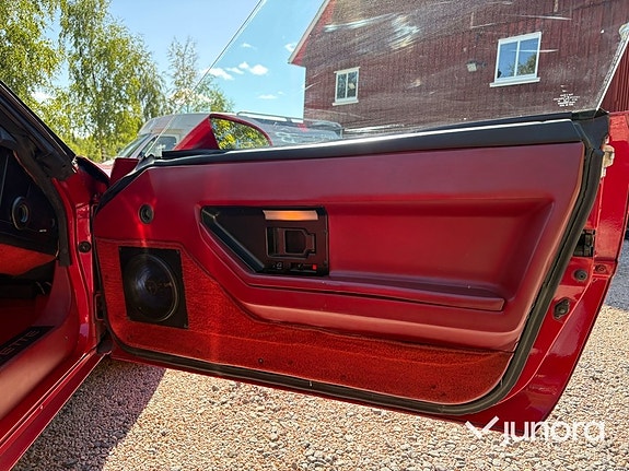 Chevrolet Corvette 20 of 26