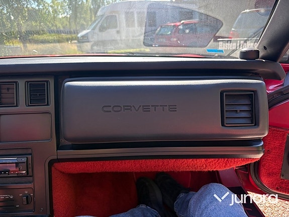 Chevrolet Corvette 23 of 26