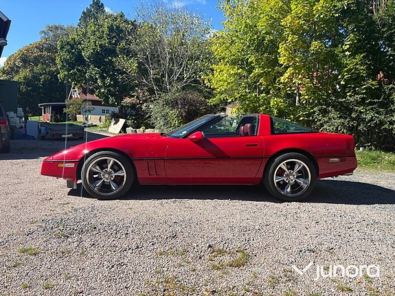 Chevrolet Corvette 2 of 26