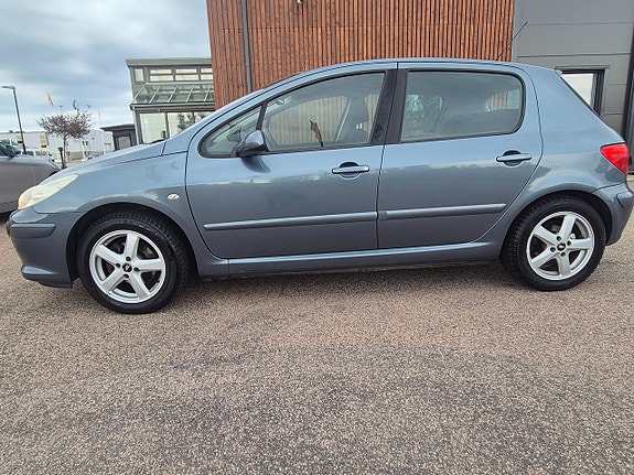 Peugeot 307 2 of 7