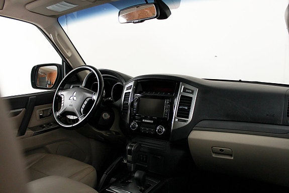 Mitsubishi Pajero 18 of 25