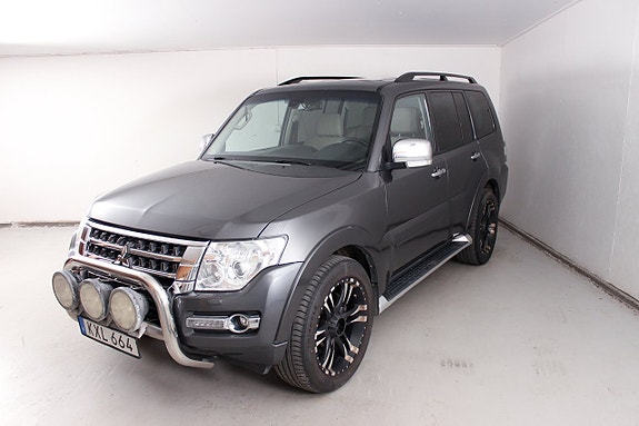 Mitsubishi Pajero 7 of 25