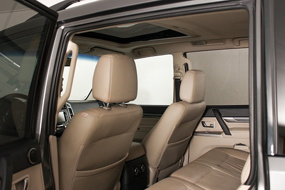 Mitsubishi Pajero 23 of 25
