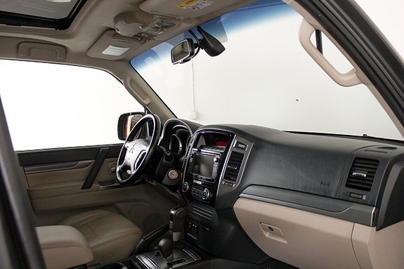 Mitsubishi Pajero 19 of 25