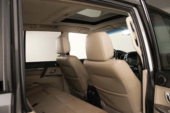 Mitsubishi Pajero 24 of 25