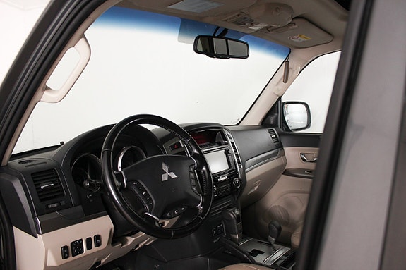 Mitsubishi Pajero 17 of 25