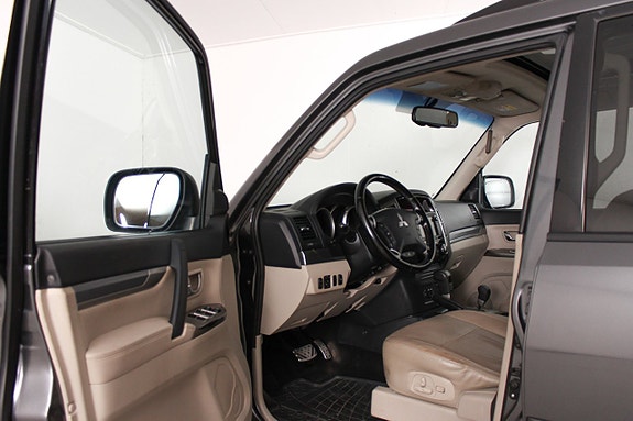 Mitsubishi Pajero 16 of 25