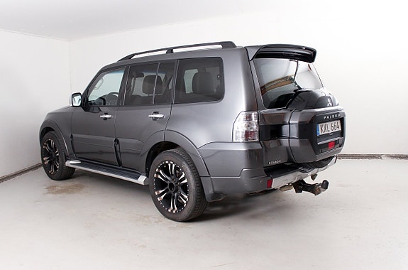 Mitsubishi Pajero 8 of 25
