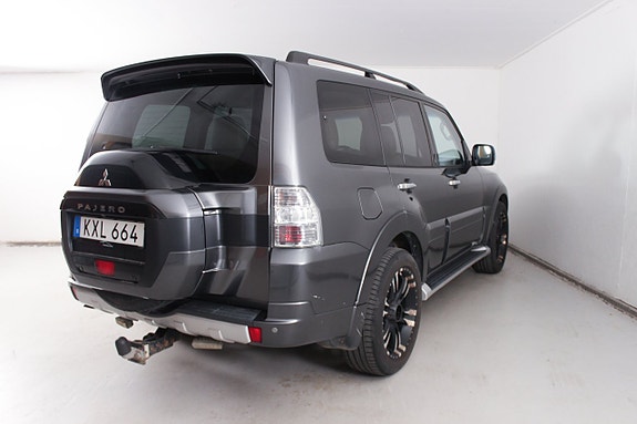 Mitsubishi Pajero 14 of 25