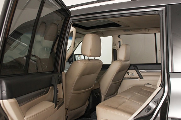 Mitsubishi Pajero 21 of 25