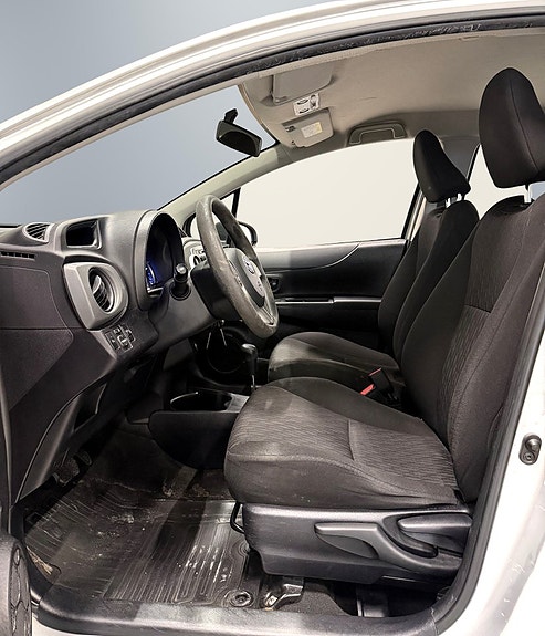 Toyota Yaris 10 of 23