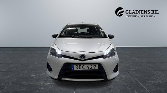 Toyota Yaris 2 of 23