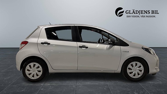 Toyota Yaris 8 of 23