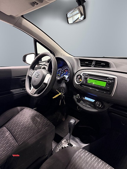 Toyota Yaris 14 of 23