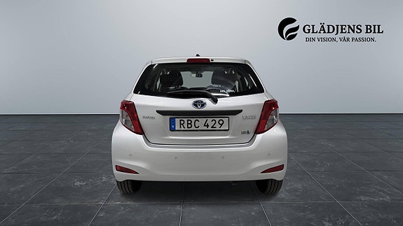 Toyota Yaris 6 of 23