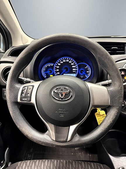 Toyota Yaris 19 of 23