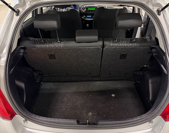Toyota Yaris 17 of 23