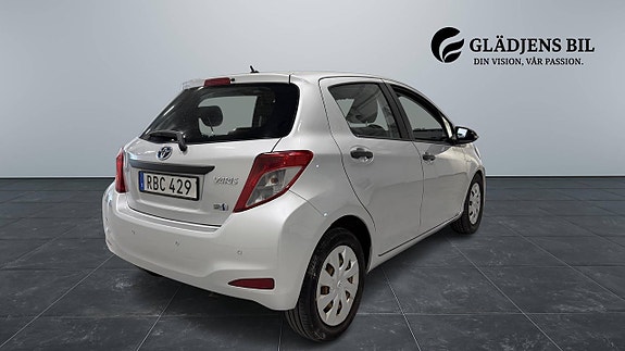 Toyota Yaris 7 of 23