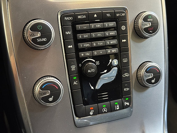 Volvo XC70 17 of 24