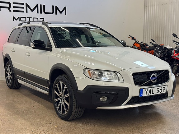 Volvo XC70 2 of 24