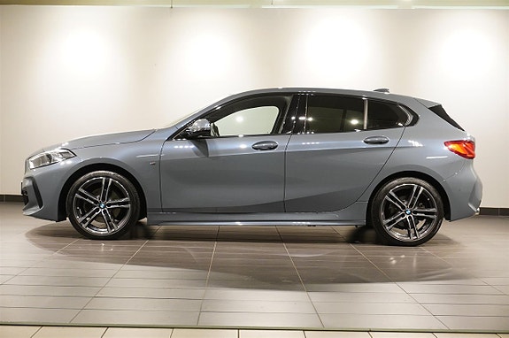 BMW 118i 2 of 15