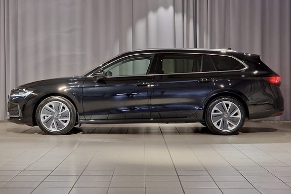 Skoda Superb 2 of 16