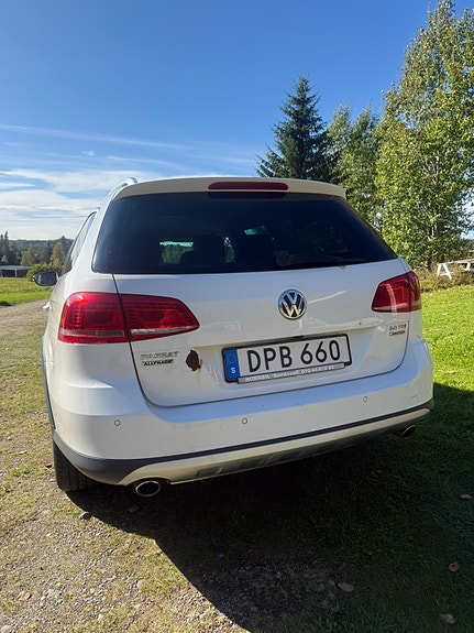 Volkswagen Passat Alltrack 3 of 7