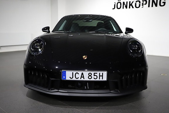 Porsche 911 Carrera 4 GTS 5 of 18