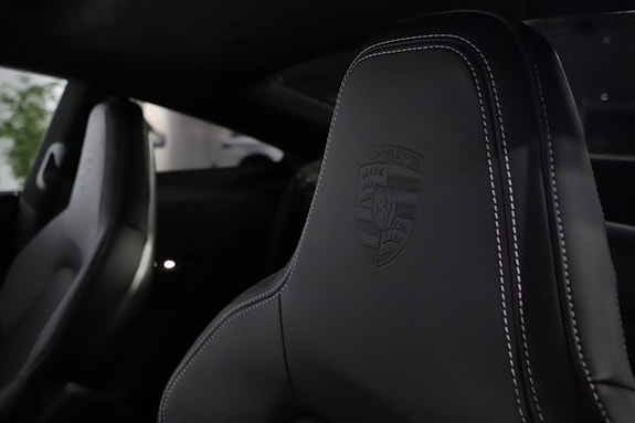 Porsche 911 Carrera 4 GTS 13 of 18