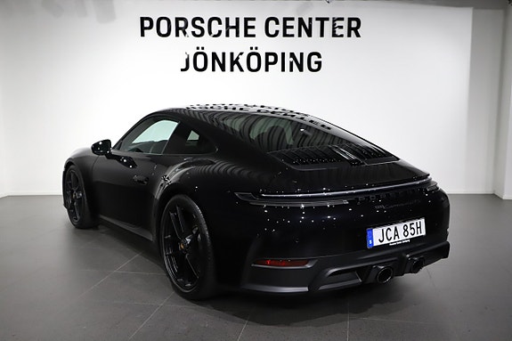 Porsche 911 Carrera 4 GTS 7 of 18