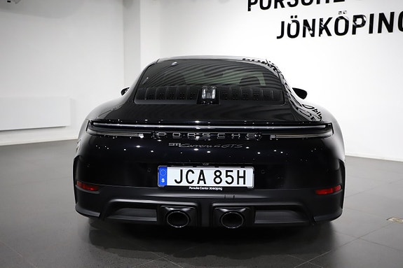Porsche 911 Carrera 4 GTS 8 of 18