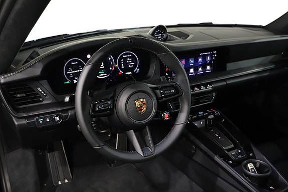Porsche 911 Carrera 4 GTS 10 of 18