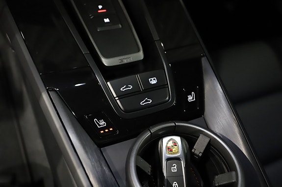 Porsche 911 Carrera 4 GTS 17 of 18