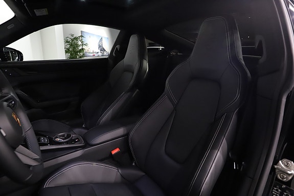 Porsche 911 Carrera 4 GTS 12 of 18