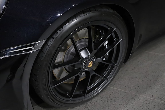 Porsche 911 Carrera 4 GTS 3 of 18