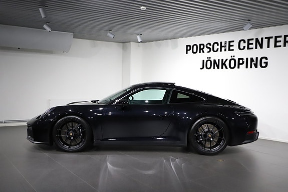 Porsche 911 Carrera 4 GTS 2 of 18