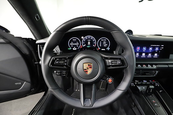 Porsche 911 Carrera 4 GTS 14 of 18