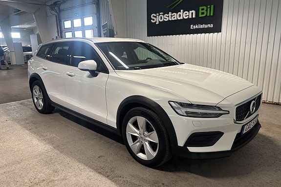 Volvo V60 Cross Country 7 of 22