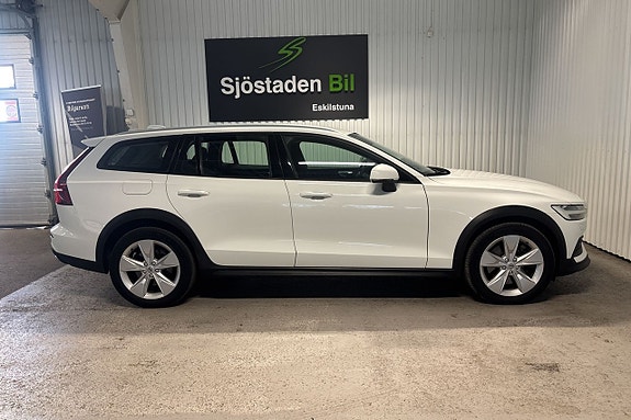 Volvo V60 Cross Country 6 of 22