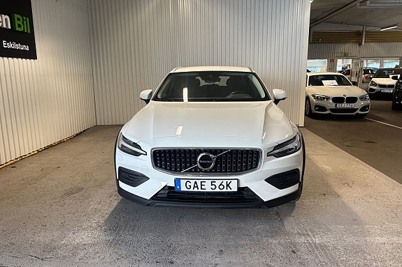 Volvo V60 Cross Country 8 of 22