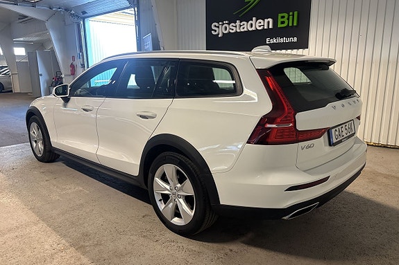 Volvo V60 Cross Country 3 of 22