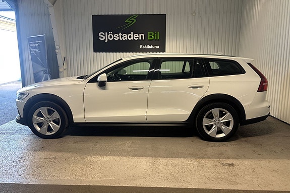 Volvo V60 Cross Country 2 of 22